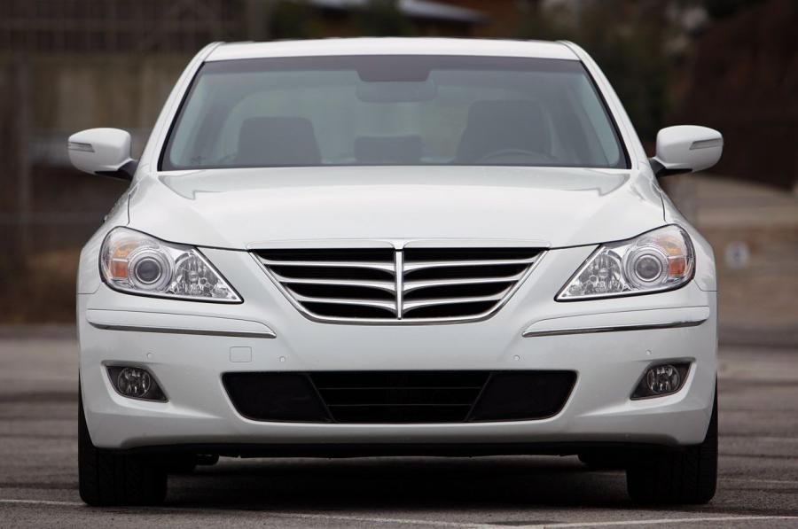  Hyundai Genesis Sedan 2011 года  (фото 6 из 39)